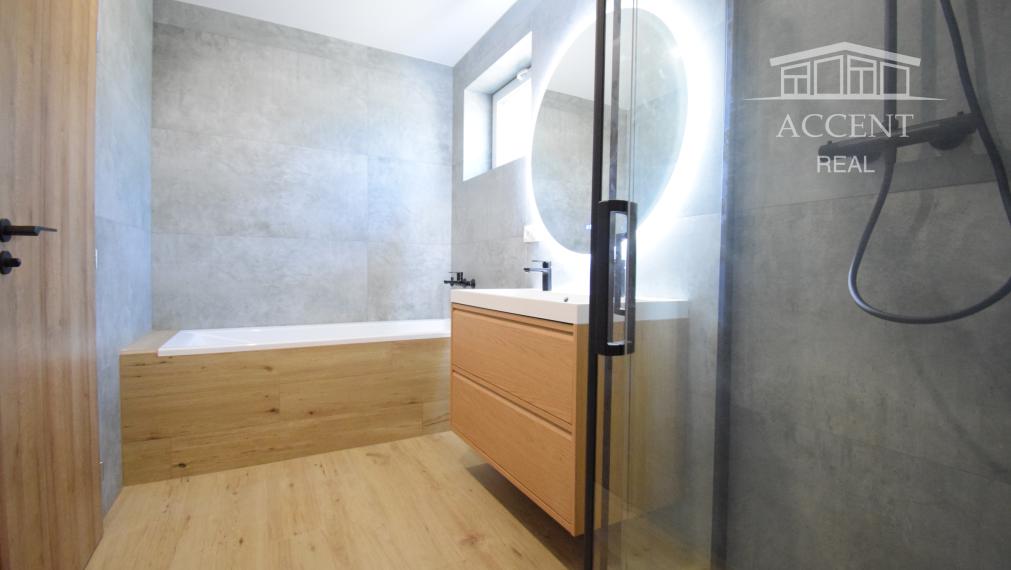 VEĽMI PEKNÝ, PRIESTRANNÝ 4-IZBOVÝ BUNGALOV V KVALITNOM ŠTANDARDE AJ S KUCHYŇOU A SPOTREBIČMI(126M2), POZEMOK 410M2, TERASA AJ KOMPLET OPLOTENIE V CENE A ĎALŠIE BENEFITY