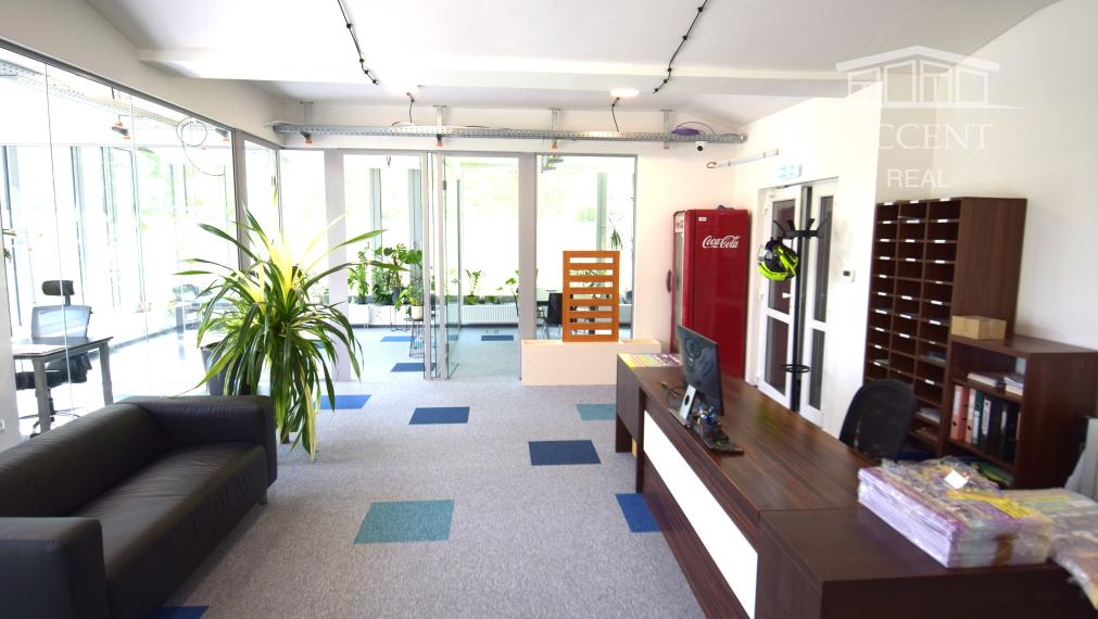 OBCHODNÉ PRIESTORY, KANCELÁRIE NA RAČIANSKEJ ULICI S PARKOVACÍMI MIESTAMI ZA VÝBORNÚ CENU