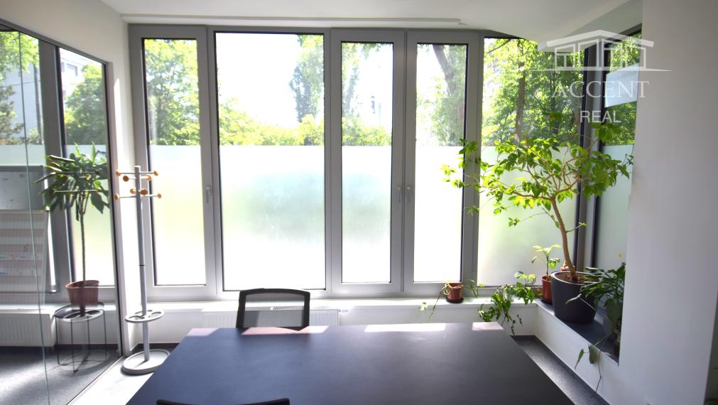 OBCHODNÉ PRIESTORY, KANCELÁRIE NA RAČIANSKEJ ULICI S PARKOVACÍMI MIESTAMI ZA VÝBORNÚ CENU