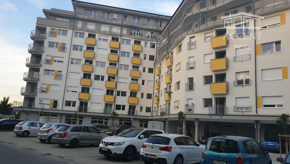 PRENÁJOM  KRÁSNEJ 2 - IZBOVEJ NOVOSTAVBY S BALKÓNOM A  PARKOVACÍM MIESTOM