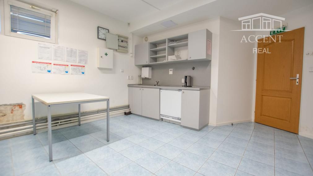 TROJPODLAŽNÁ POLYFUNKČNÁ BUDOVA V RUŽINOVE (414M2) - FREKVENTOVANÁ GALVANIHO ULICA