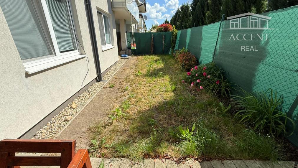 ACCENT REAL - Výnimočný 3 izbový byt v RD s terasou a záhradou, 3 parkovacie miesta