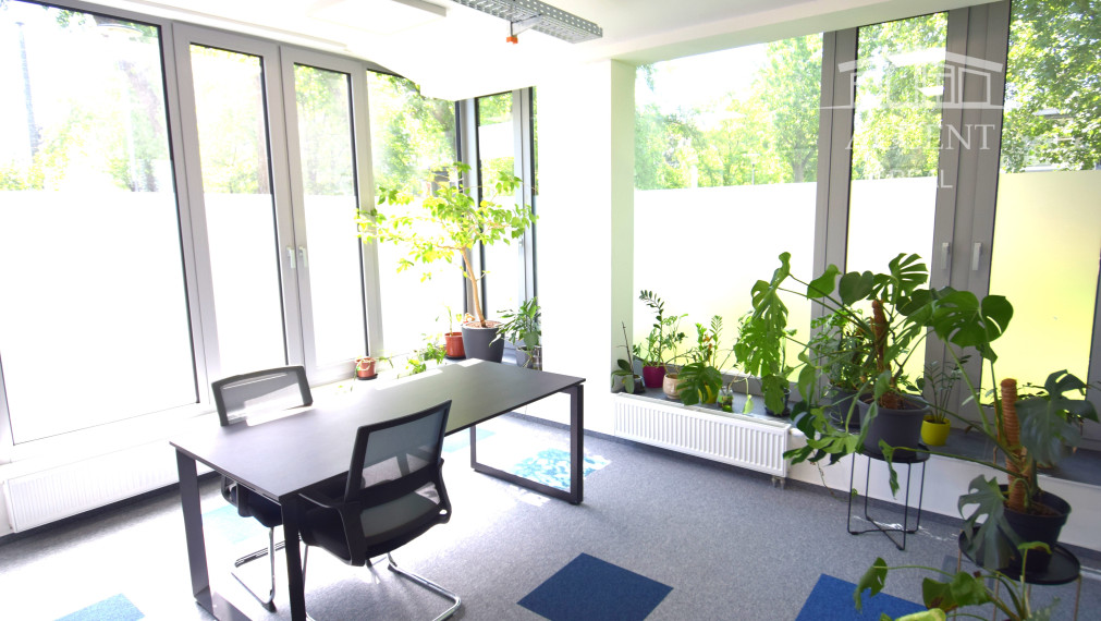 OBCHODNÉ PRIESTORY, KANCELÁRIE NA RAČIANSKEJ ULICI S PARKOVACÍMI MIESTAMI ZA VÝBORNÚ CENU