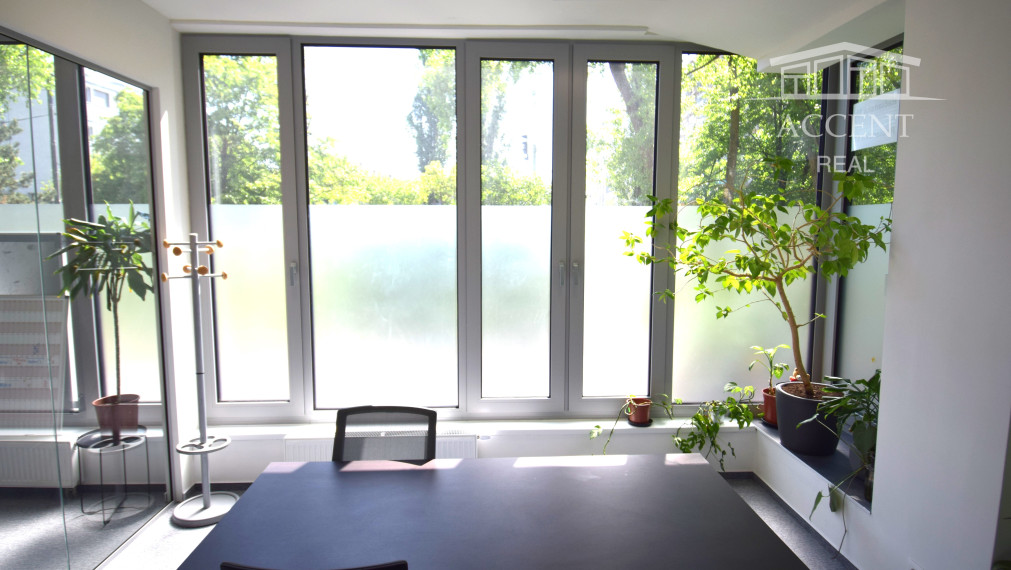 OBCHODNÉ PRIESTORY, KANCELÁRIE NA RAČIANSKEJ ULICI S PARKOVACÍMI MIESTAMI ZA VÝBORNÚ CENU