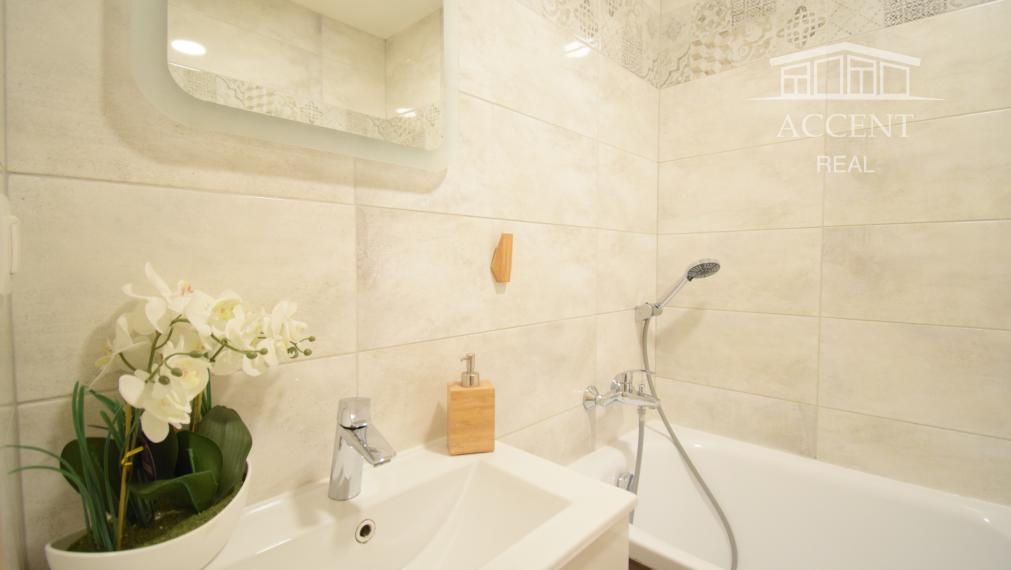 VEĽMI PEKNÝ, KVALITNE ZREKONŠTRUOVANÝ 3-IZBOVÝ BYT (70 M2)V RUŽINOVE VO VÝBORNEJ LOKALITE PLNEJ ZELENE