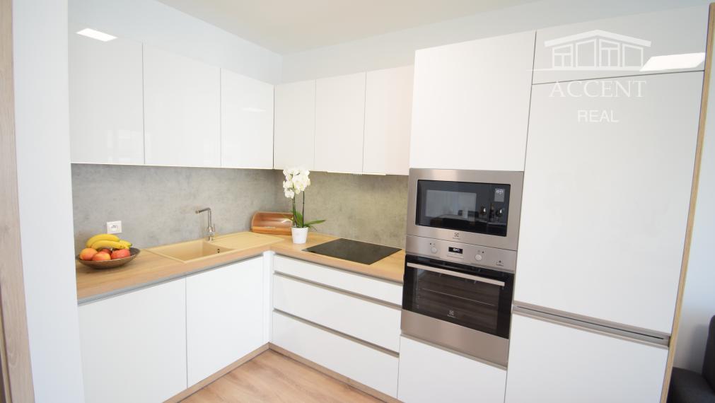 PRENÁJOM  KRÁSNEJ 2 - IZBOVEJ NOVOSTAVBY S BALKÓNOM A  PARKOVACÍM MIESTOM