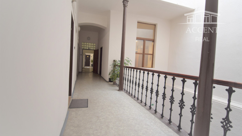 NÁDHERNÁ HISTORICKÁ BUDOVA   V CENTRE BANSKEJ BYSTRICE (1700m2)