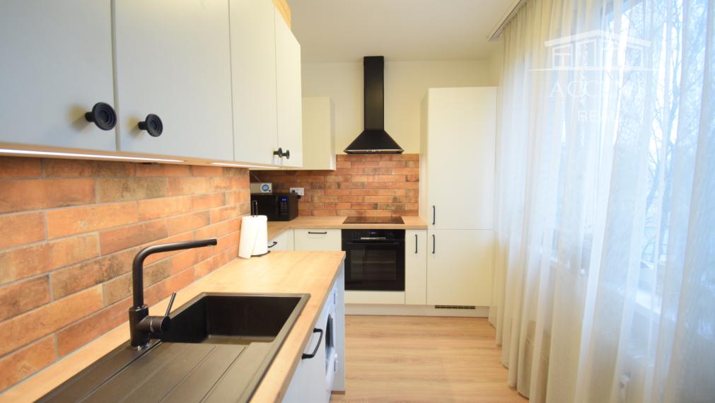 VEĽMI PEKNÝ, KVALITNE ZREKONŠTRUOVANÝ 3-IZBOVÝ BYT (70 M2)V RUŽINOVE VO VÝBORNEJ LOKALITE PLNEJ ZELENE