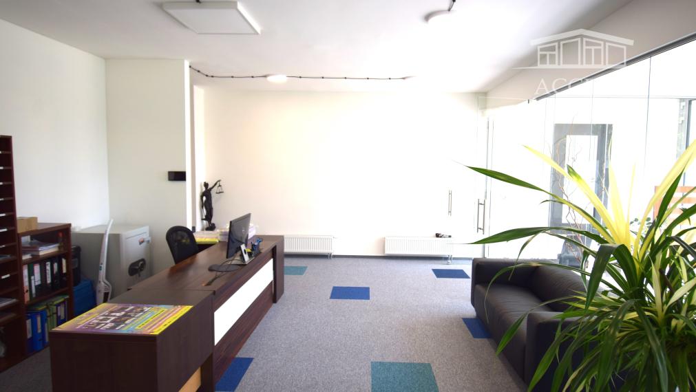 OBCHODNÉ PRIESTORY, KANCELÁRIE NA RAČIANSKEJ ULICI S PARKOVACÍMI MIESTAMI ZA VÝBORNÚ CENU