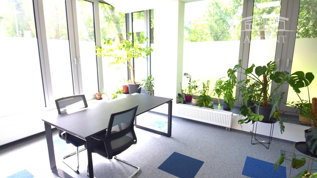 OBCHODNÉ PRIESTORY, KANCELÁRIE NA RAČIANSKEJ ULICI S PARKOVACÍMI MIESTAMI ZA VÝBORNÚ CENU