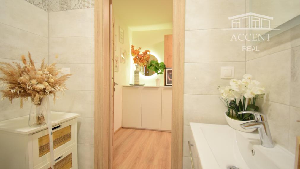 VEĽMI PEKNÝ, KVALITNE ZREKONŠTRUOVANÝ 3-IZBOVÝ BYT (70 M2)V RUŽINOVE VO VÝBORNEJ LOKALITE PLNEJ ZELENE