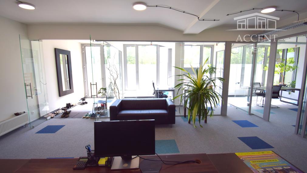 OBCHODNÉ PRIESTORY, KANCELÁRIE NA RAČIANSKEJ ULICI S PARKOVACÍMI MIESTAMI ZA VÝBORNÚ CENU