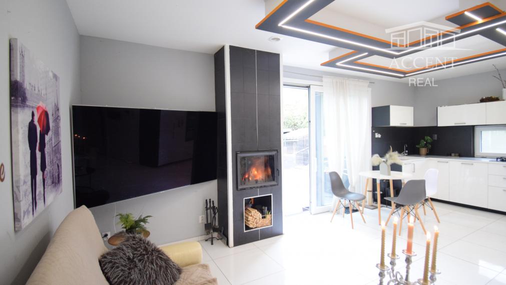 NÁDHERNÝ SLNEČNÝ POZEMOK POD LESOM (1427M2) S KOMPLETNE ZARIADENÝM 4-IZBOVÝM MOBILNÝM DOMOM (100M2) - PEKNÁ CESTA RAČA