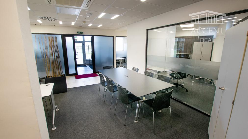 TROJPODLAŽNÁ POLYFUNKČNÁ BUDOVA V RUŽINOVE (414M2) - FREKVENTOVANÁ GALVANIHO ULICA