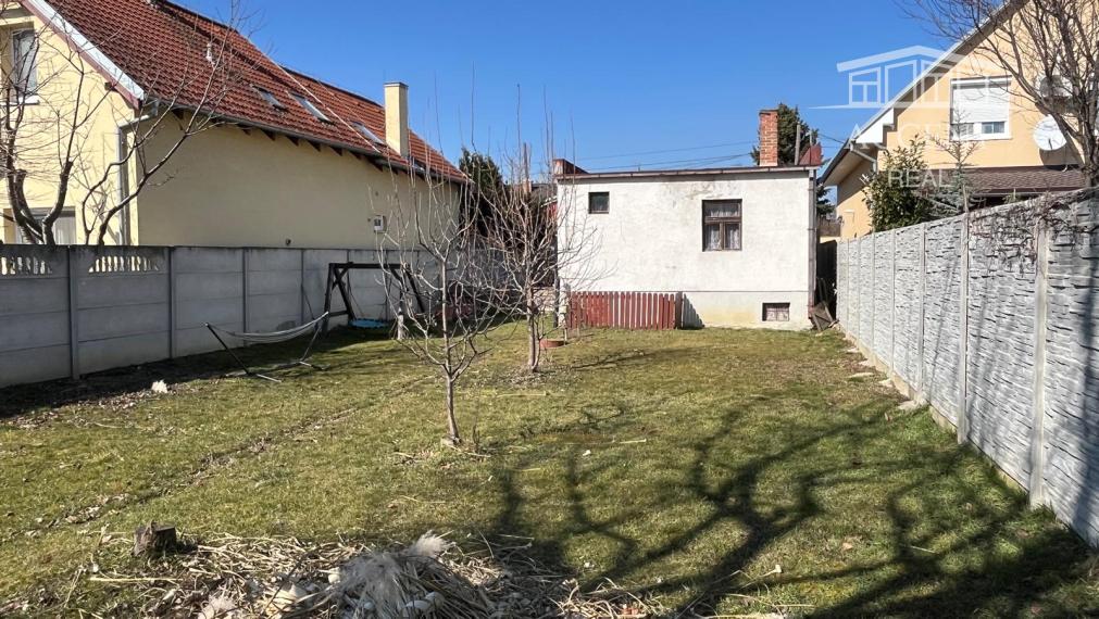 PEKNÝ STAVEBNÝ POZEMOK (486M2) VO VRAKUNI  -  MAJERSKÁ