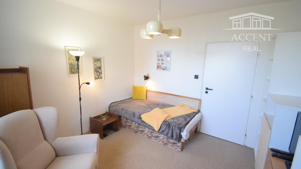 PRENÁJOM IZBY V 3 IZBOVOM BYTE NA AZALKOVEJ ULICI