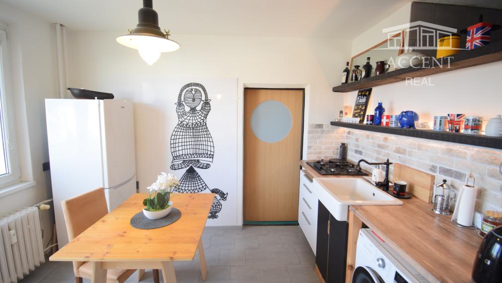 PRENÁJOM IZBY V 3 IZBOVOM BYTE NA AZALKOVEJ ULICI