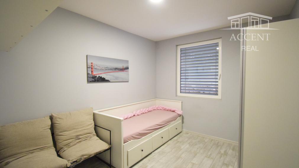 KOMPLETNE ZARIADENÝ 4- IZBOVÝ MOBILNÝ DOM S TERASOU S KRÁSNYM SLNEČNÝM POZEMKOM (1427M2) - PEKNÁ CESTA RAČA