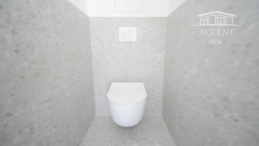 PRIESTRANNÝ 3-IZBOVÝ BYT S VEĽKOU LOGGIOU (89M2) V ŠTANDARDE S KUCHYNSKOU LINKOU, VEĽKÝ WALK IN ŠATNÍK