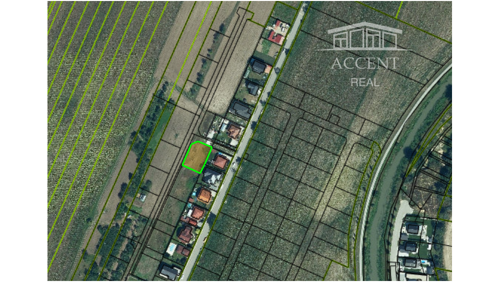 PEKNÝ ROŽNÝ STAVEBNÝ POZEMOK (626M2) S HOTOVÝM PROJEKTOM A SO STAVEBNÝM POVOLENÍM- VŠETKY INŽINIERSKE SIETE - 4KM OD SENCA - KRÁĽOVÁ PRI SENCI