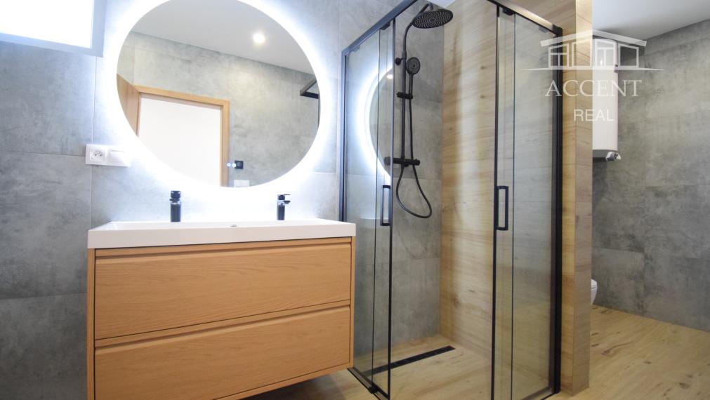 VEĽMI PEKNÝ, PRIESTRANNÝ 4-IZBOVÝ BUNGALOV V KVALITNOM ŠTANDARDE AJ S KUCHYŇOU A SPOTREBIČMI(126M2), POZEMOK 410M2, TERASA AJ KOMPLET OPLOTENIE V CENE A ĎALŠIE BENEFITY