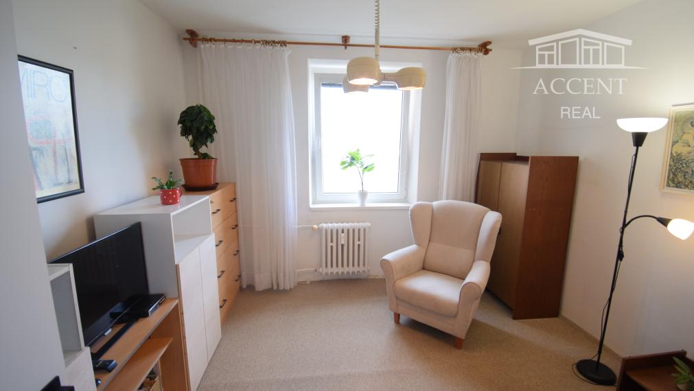 PRENÁJOM IZBY V 3 IZBOVOM BYTE NA AZALKOVEJ ULICI