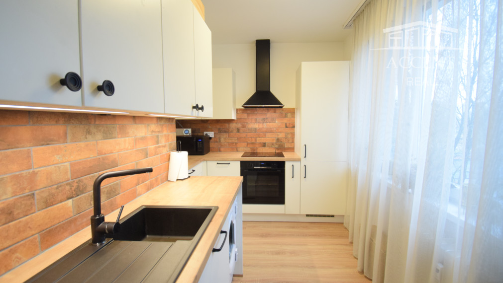 VEĽMI PEKNÝ, KVALITNE ZREKONŠTRUOVANÝ 3-IZBOVÝ BYT (70 M2)V RUŽINOVE VO VÝBORNEJ LOKALITE PLNEJ ZELENE