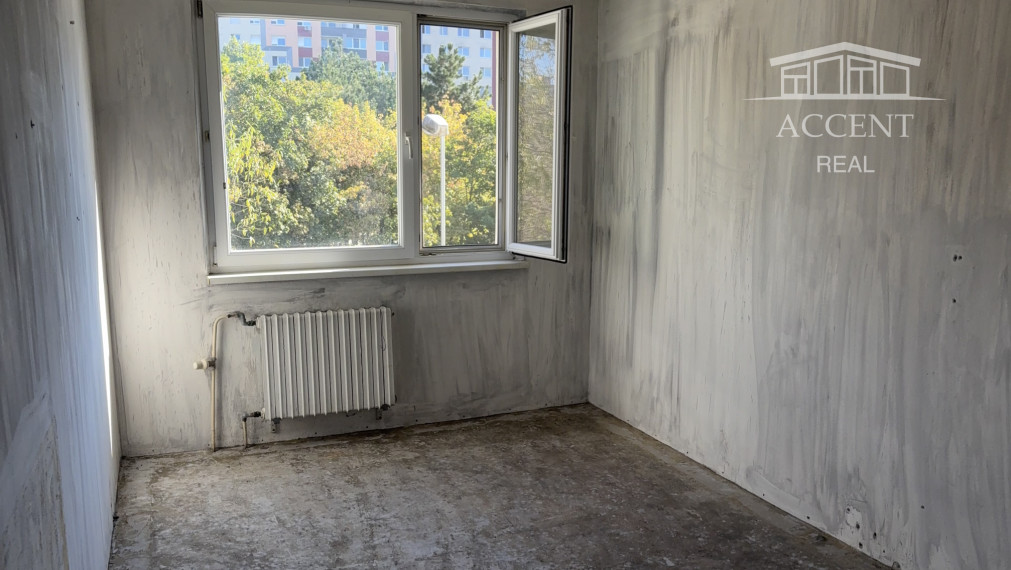 ZNÍŽENÁ CENA- VEĽMI PEKNÝ 3IZBOVÝ BYT S BALKÓNOM A PIVNICOU (68) PETRŽALKA - GESSAYOVA  ULICA