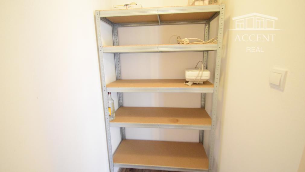 CELOROČNE OBÝVATEĽNÁ 2- IZBOVÁ CHATA SO SÚPISNÝM ČÍSLOM  S TERASOU, PARKOVACÍMI MIESTAMI A KRÁSNOU ZÁHRADOU