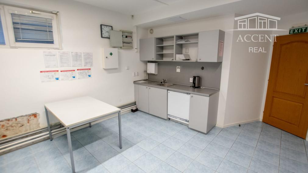 TROJPODLAŽNÁ POLYFUNKČNÁ BUDOVA V RUŽINOVE (414M2) - FREKVENTOVANÁ GALVANIHO ULICA