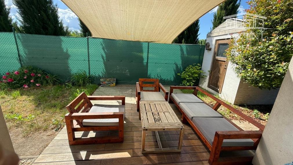 ACCENT REAL - Výnimočný 3 izbový byt v RD s terasou a záhradou, 3 parkovacie miesta