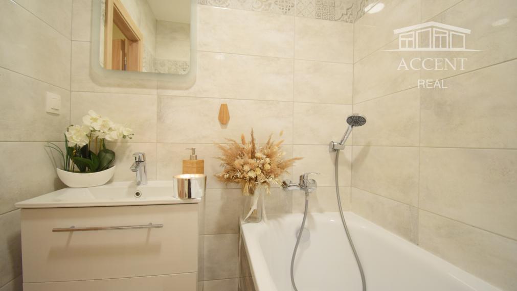 VEĽMI PEKNÝ, KVALITNE ZREKONŠTRUOVANÝ 3-IZBOVÝ BYT (70 M2)V RUŽINOVE VO VÝBORNEJ LOKALITE PLNEJ ZELENE