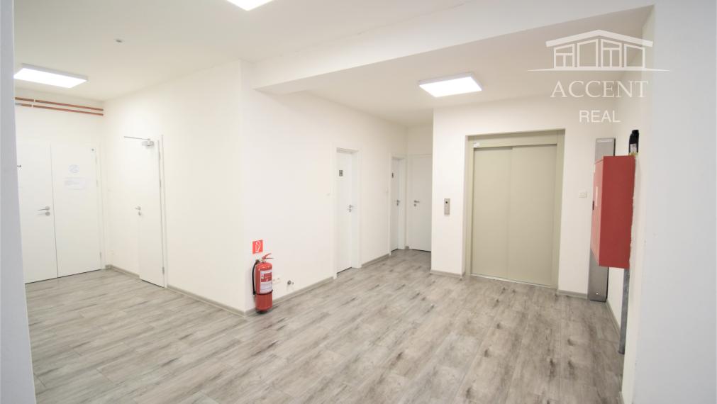 NA PRENÁJOM PRIESTOR -  KANCELÁRIA / SKLAD (15 m2)