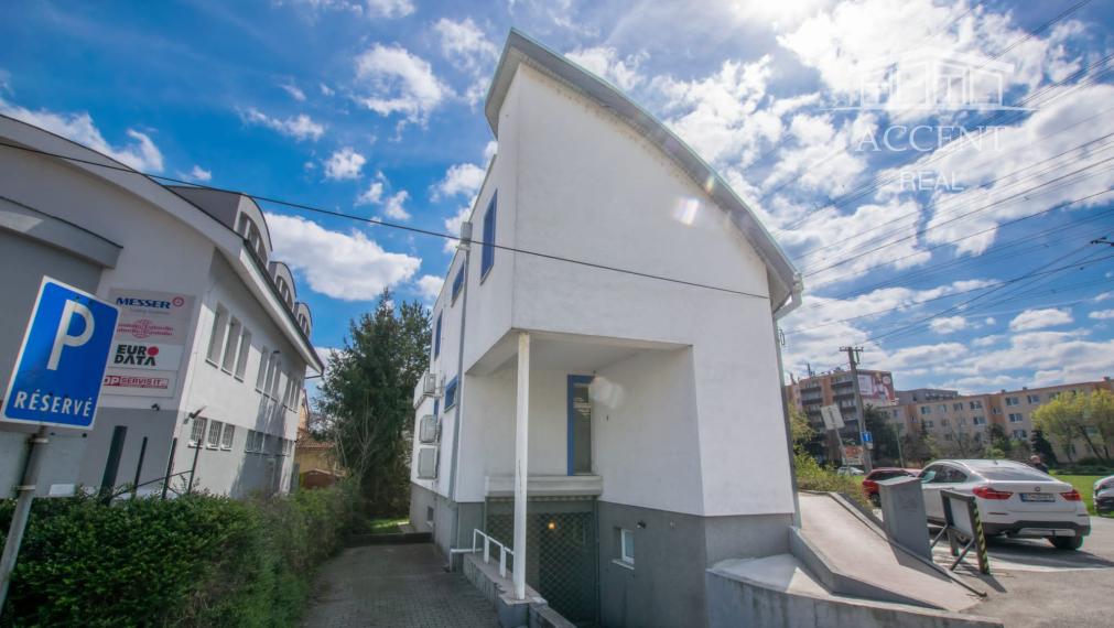 TROJPODLAŽNÁ POLYFUNKČNÁ BUDOVA V RUŽINOVE (414M2) - FREKVENTOVANÁ GALVANIHO ULICA