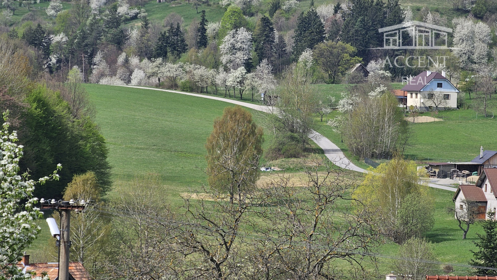 KOSTIVRCH - NÁDHERNÉ STAVEBNÉ POZEMKY NA DOMY A CHATY(2 x 758m2) V MALEBNOM PROSTREDÍ