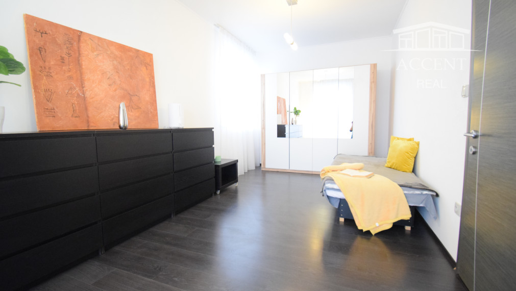 2 IZBOVÝ BYT V UZAVRETOM AREÁLI S KRÁSNOU VEĽKOU TERASOU A PARKOVACÍM MIESTOM (151,38m2)