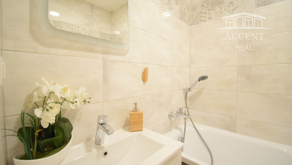 VEĽMI PEKNÝ, KVALITNE ZREKONŠTRUOVANÝ 3-IZBOVÝ BYT (70 M2)V RUŽINOVE VO VÝBORNEJ LOKALITE PLNEJ ZELENE