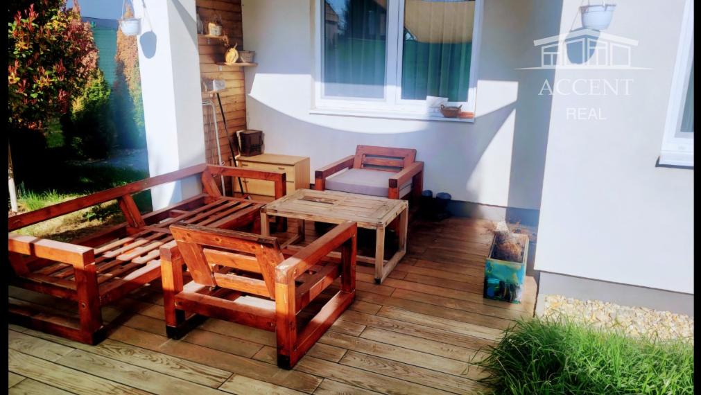 REZERVOVANÉ -   Výnimočný 3 izbový byt v RD s terasou a záhradou, 3 parkovacie miesta