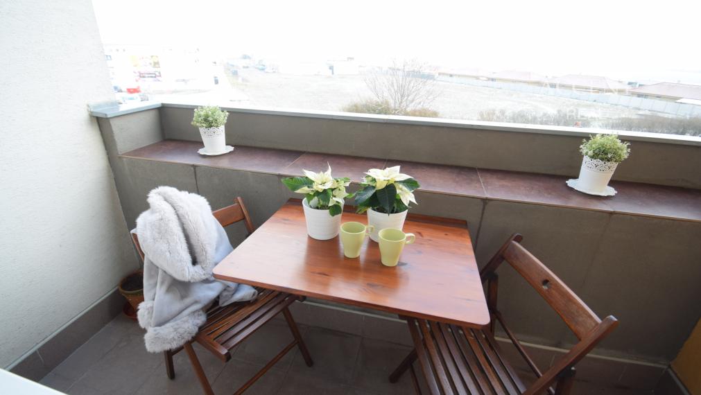 PREDAJ ÚTULNÉHO 2 IZBOVÉHO BYTU V TEHLOVOM BEZBARIEROVOM DOME S BALKÓNOM A PIVNICOU