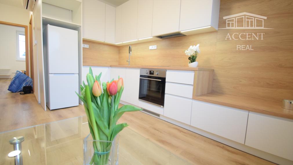 VÝBORNÁ CENA - PRENÁJOM 2 IZBOVÉHO BYTU V RODINNOM DOME