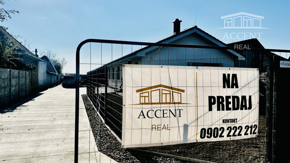 VEĽMI PEKNÝ, PRIESTRANNÝ 4-IZBOVÝ BUNGALOV(126M2) V NADŠTANDARDE AJ S KUCHYŇOU A SPOTREBIČMI(126M2), POZEMOK 410M2, TERASA, PLOT, EXT. ŽALÚZIE V CENE