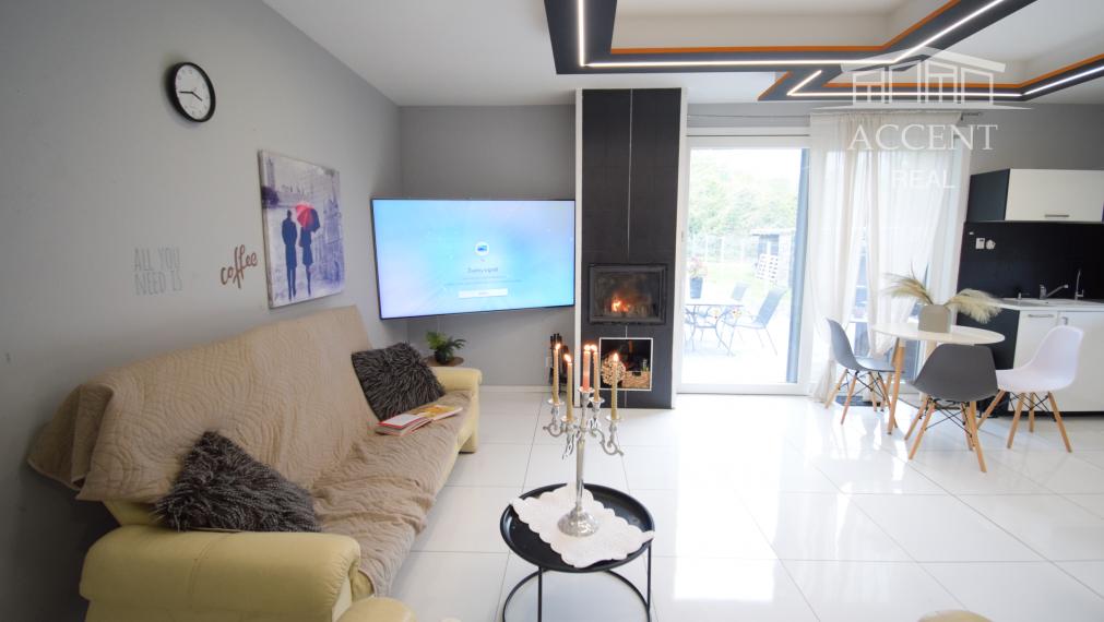 KOMPLETNE ZARIADENÝ 4- IZBOVÝ MOBILNÝ DOM S TERASOU S KRÁSNYM SLNEČNÝM POZEMKOM (1427M2) - PEKNÁ CESTA RAČA