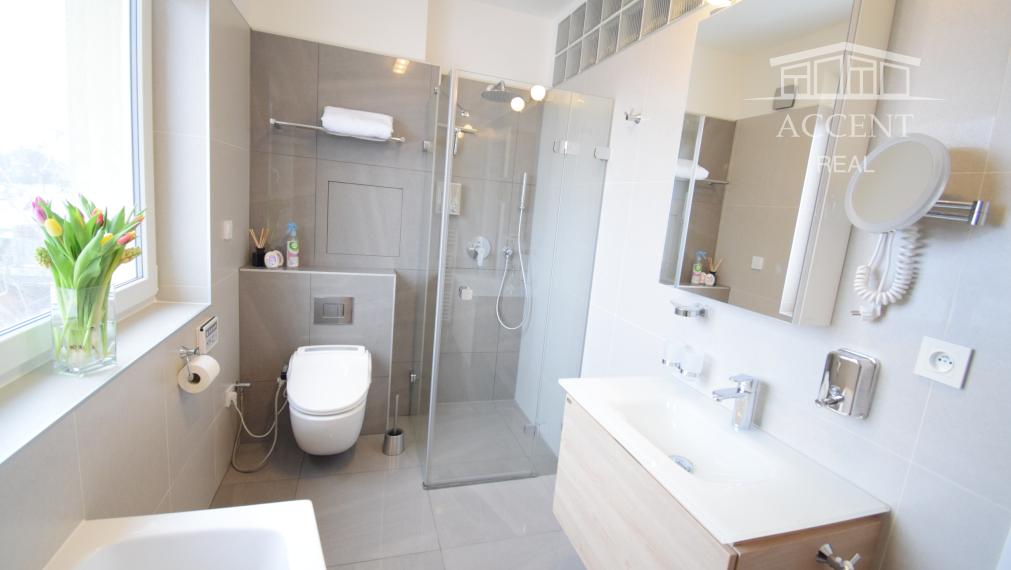 PRENÁJOM DIZAJNOVÉHO 2 - IZBOVÉHO BYTU SO ŠATNÍKOM A BALKÓNOM NA TRNÁVKE