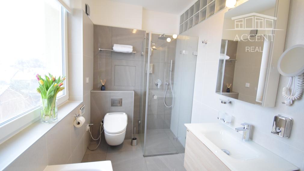 PRENÁJOM DIZAJNOVÉHO 2 - IZBOVÉHO BYTU SO ŠATNÍKOM A BALKÓNOM NA TRNÁVKE