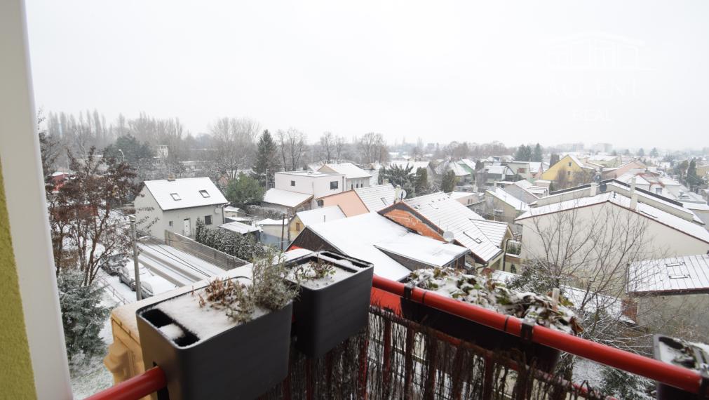 PRENÁJOM DIZAJNOVÉHO 2 - IZBOVÉHO BYTU SO ŠATNÍKOM A BALKÓNOM NA TRNÁVKE
