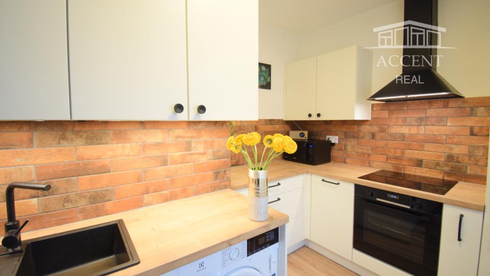 VEĽMI PEKNÝ, KVALITNE ZREKONŠTRUOVANÝ 3-IZBOVÝ BYT (70 M2)V RUŽINOVE VO VÝBORNEJ LOKALITE PLNEJ ZELENE