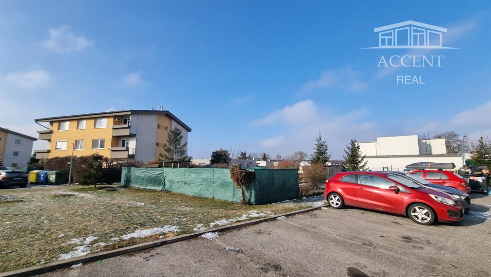 PREDAJ ÚTULNÉHO 2 IZBOVÉHO BYTU V TEHLOVOM BEZBARIEROVOM DOME S BALKÓNOM A PIVNICOU