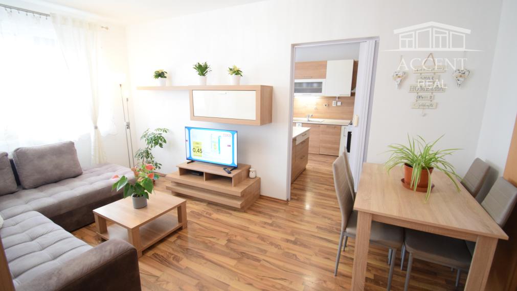 PREDAJ ÚTULNÉHO 2 IZBOVÉHO BYTU V TEHLOVOM BEZBARIEROVOM DOME S BALKÓNOM A PIVNICOU