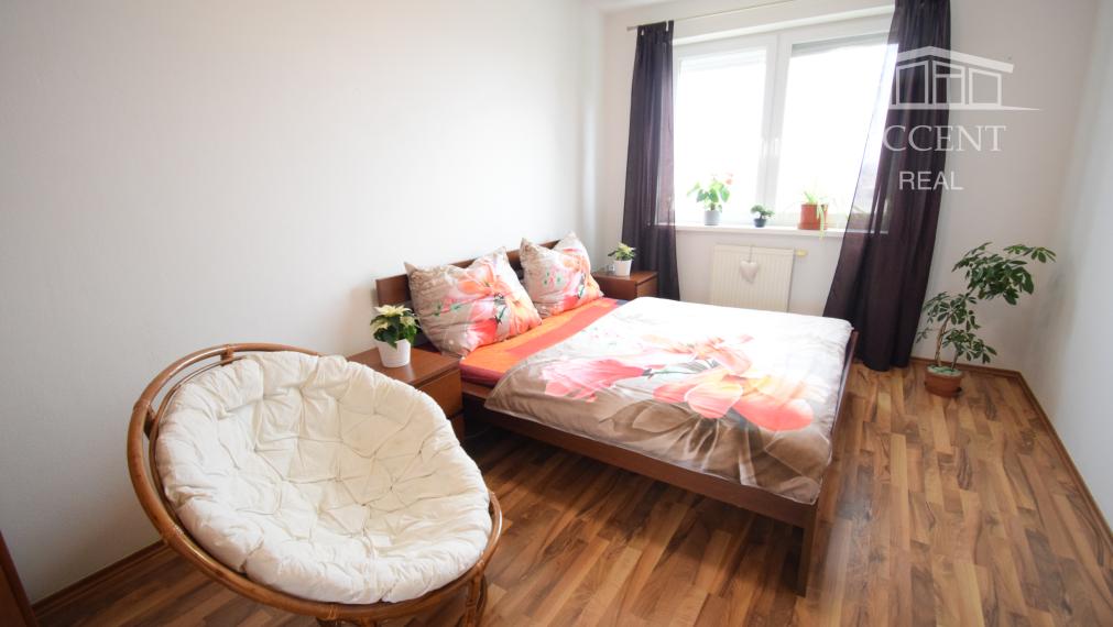 PREDAJ ÚTULNÉHO 2 IZBOVÉHO BYTU V TEHLOVOM BEZBARIEROVOM DOME S BALKÓNOM A PIVNICOU