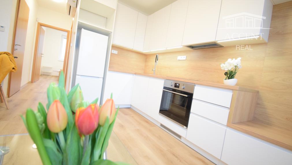 VÝBORNÁ CENA - PRENÁJOM 2 IZBOVÉHO BYTU V RODINNOM DOME